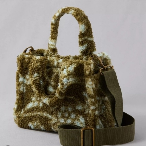 American Eagle Outfitters Handbags - American Eagle Faux Sherpa Mini Tote Bag Crossbody Purse